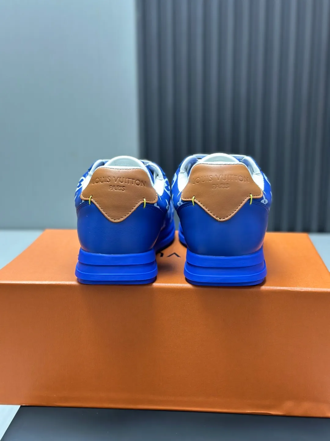 👟👟Ex-factory price 680👟👟 Full set of packaging with airplane box💰Top version LV-Louis Vuitton-classic catwalk new style 1:1 development replica of the original version! ! The upper foot is very comfortable. It is made of luxurious materials and fine workmanship. The midsole is printed with English letters "Made in Europe". The upper is made of calfskin imported from Italy. The side is decorated with the brand's LOGO and signature. The latest latex foot pads and mesh lining make the foot feel super comfortable. The original two-color TPU combination outsole is specially provided by the original factory. Bag technology Goodyear stitched edges Fabric: Exclusive customized first-layer cowhide Accessories: Exclusive private model Vuitton logo, lining: Customized silk mesh lining - first-layer silk cowhide lining Outsole: TPU combination outsole wear-resistant, non-slip and anti-yellowing Foot pads: new latex pads-mesh sweat-absorbent Counter technology: fully computerized sewing machine wire drawing Toe box back cover Hot and cold shaping Full set of pull-top lasts with medium and low logo patterns Special counter packaging - shoelaces, certificate, card, instructions, certificate of quality, dust bag, the most complete packaging on the entire network, women's 35-40 men's 38-46 (38/46 customized, non-refundable! GD9916